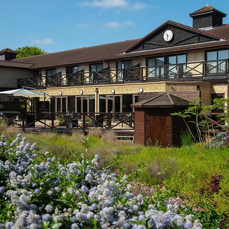 Hampshire Court Hotel & Spa Basingstoke Bagian luar foto
