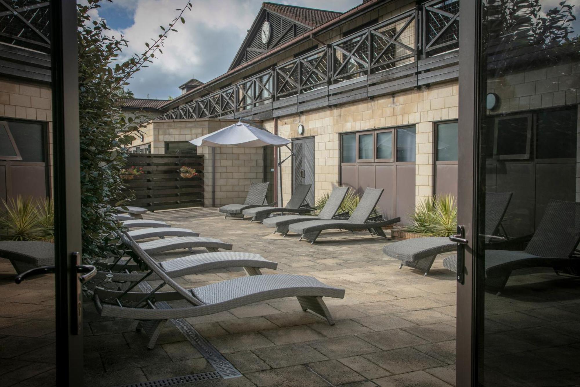 Hampshire Court Hotel & Spa Basingstoke Bagian luar foto